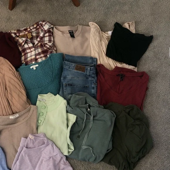 Huge fall clothes bundle. Various sizes - Picture 3 of 3
